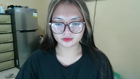 Snapshot of lovely_laura09 chatting on 01.12.25 Lovely Laura online show from 01.12.25