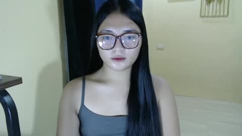 Snapshot of lovely_laura09 chatting on 03.12.25 Lovely Laura online show from 03.12.25