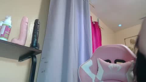 Snapshot of lovely_laura09 chatting on 09.15.25 Lovely Laura online show from 09.15.25
