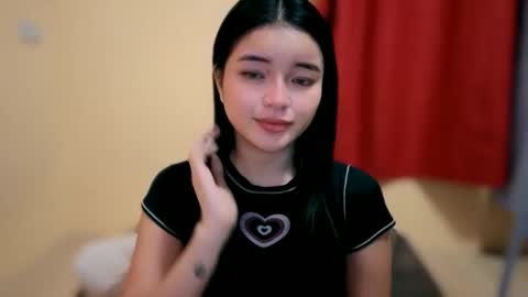 Snapshot of lovely_laura09 chatting on 09.27.25 Lovely Laura online show from 09.27.25