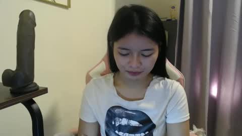 Snapshot of lovely_laura09 chatting on 10.10.25 Lovely Laura online show from 10.10.25