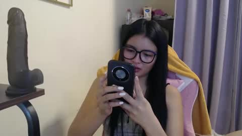 Snapshot of lovely_laura09 chatting on 10.22.25 Lovely Laura online show from 10.22.25