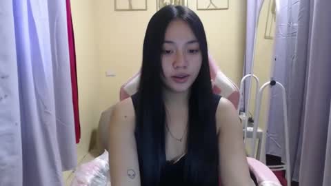 Snapshot of lovely_leah23 chatting on 09.17.25 lovely_leah23 online show from 09.17.25