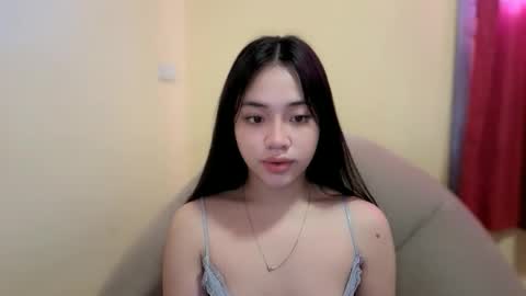 Snapshot of lovely_leah23 chatting on 09.18.25 lovely_leah23 online show from 09.18.25