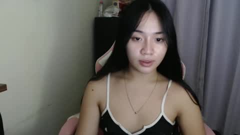Snapshot of lovely_leah23 chatting on 10.21.25 lovely_leah23 online show from 10.21.25