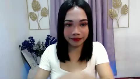 Snapshot of lovely_lianne chatting on 11.23.25 lovely_lianne online show from 11.23.25