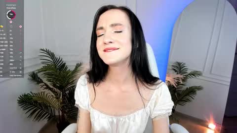 lovely_lo online show from 03.04.26