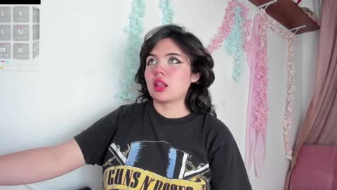 Snapshot of lovely_paris_01 chatting on 01.16.25 Paris Rose online show from 01.16.25