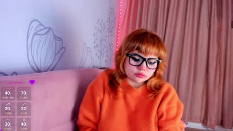 Snapshot of lovely_paris_01 chatting on 01.08.26 Paris Rose online show from 01.08.26