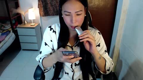Snapshot of lovely_yna444 chatting on 11.22.25 Yna online show from 11.22.25