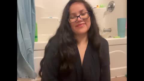 Snapshot of lovelykatiebabe chatting on 10.28.25 lovelykatiebabe online show from 10.28.25