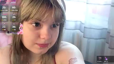 Snapshot of lovelykristii chatting on 06.10.26 hristie online show from 06.10.26