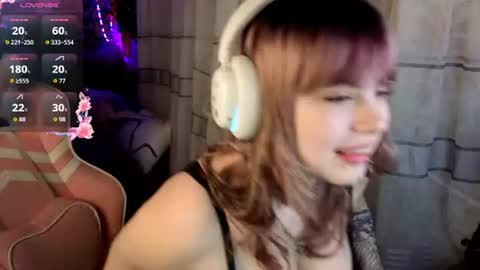 Snapshot of lovelykristii chatting on 07.19.26 hristie online show from 07.19.26