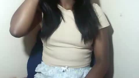 Snapshot of lovelylarra chatting on 01.06.26 lovelylarra online show from 01.06.26