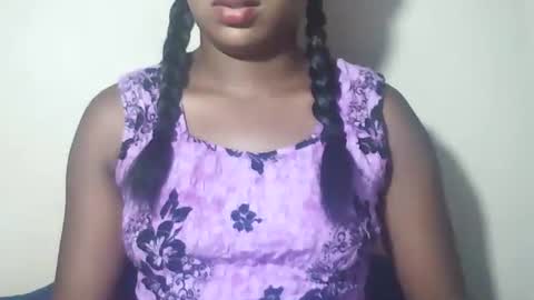 lovelylarra online show from 04.02.26