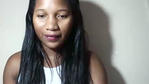 lovelylarra online show from 04.23.26