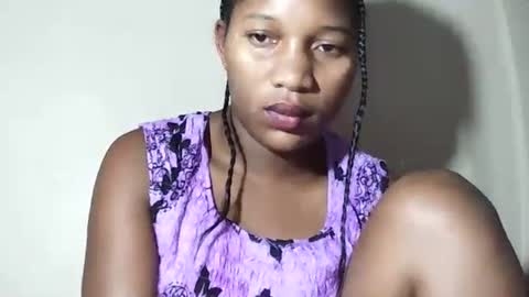lovelylarra online show from 05.02.26