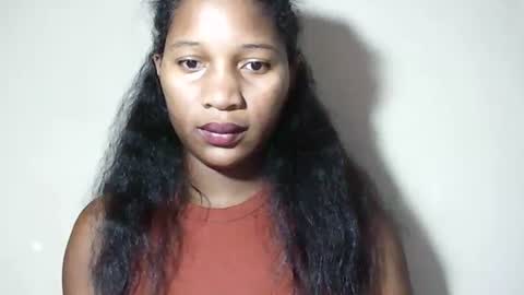 lovelylarra online show from 05.09.26