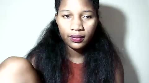 lovelylarra online show from 05.10.26