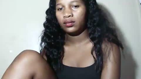 lovelylarra online show from 06.05.26