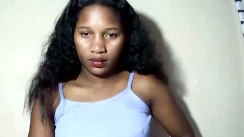 lovelylarra online show from 06.08.26