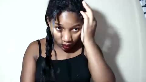 lovelylarra online show from 06.09.26