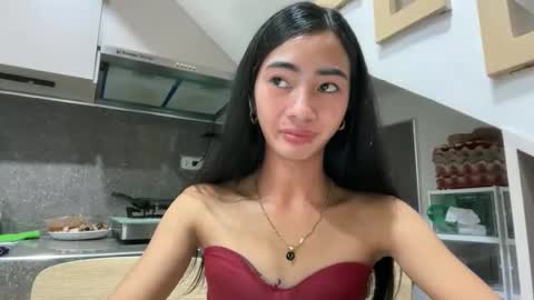 lovelyours_kishia online show from 04.18.26