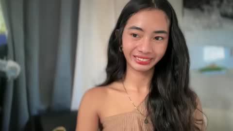 lovelyours_kishia online show from 04.30.26