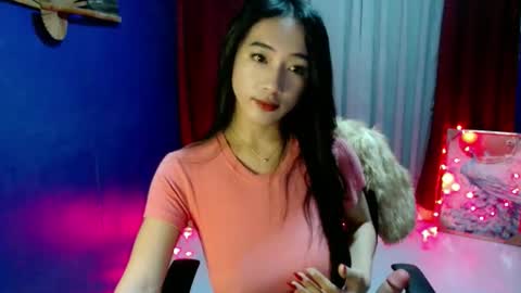 Snapshot of lovelypetite143 chatting on 05.25.26 lovelypetite143 online show from 05.25.26