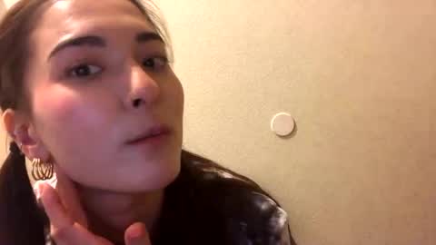 Queen Aria  online show from 12.19.24