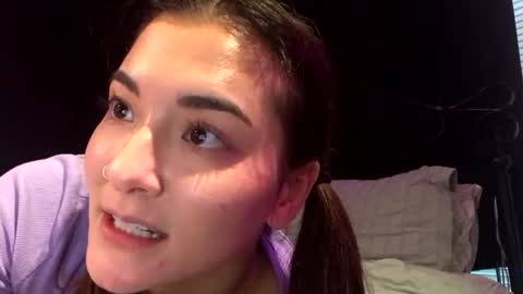 Queen Aria  online show from 01.01.25