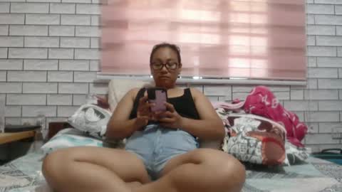 Snapshot of lovelyquey chatting on 01.06.25 Angelquey online show from 01.06.25