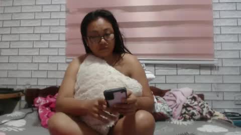 Snapshot of lovelyquey chatting on 01.07.25 Angelquey online show from 01.07.25