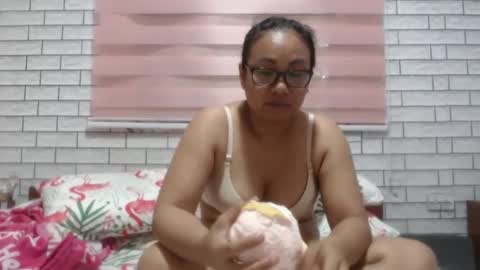 Snapshot of lovelyquey chatting on 03.08.25 Angelquey online show from 03.08.25