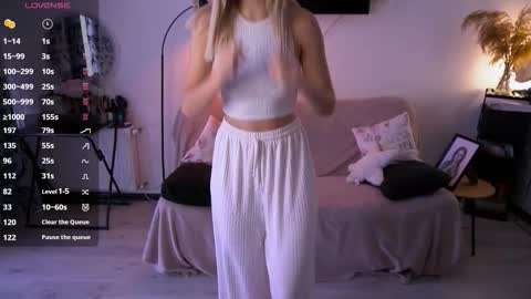 Snapshot of lovelyspacee chatting on 10.14.25 Anna online show from 10.14.25