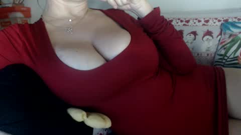 Snapshot of lovelywoman22 chatting on 12.20.24 lovelywoman22 online show from 12.20.24