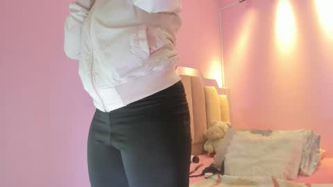 L O V E  online show from 10.04.25