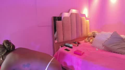 L O V E  online show from 01.11.26