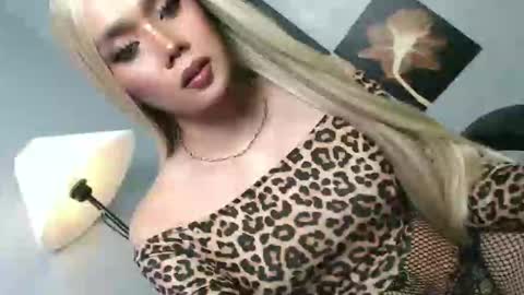 lovers moon22 online show from 04.19.26