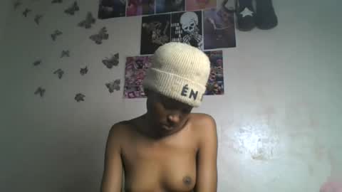 Snapshot of lovers_oncam chatting on 06.02.26 RedJoy online show from 06.02.26