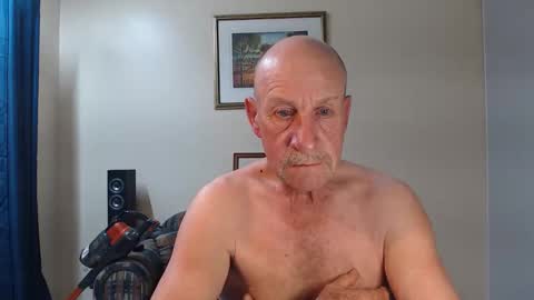 Snapshot of lovesblackazz chatting on 10.08.25 Lovesblackazz online show from 10.08.25