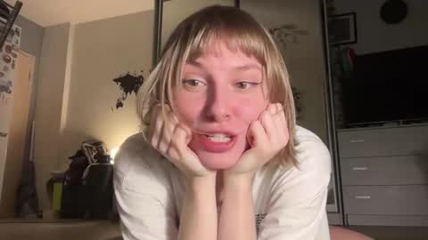 Snapshot of lovesstation chatting on 02.09.26 lovesstation online show from 02.09.26