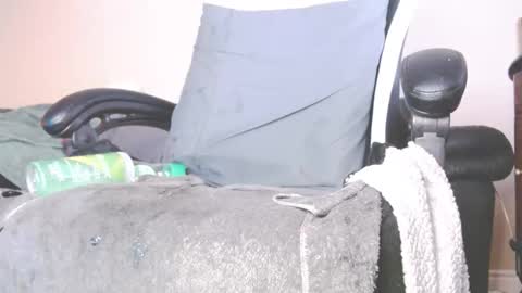 Snapshot of lovestobeused2 chatting on 11.28.25 lovetobeused online show from 11.28.25