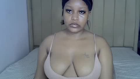 Snapshot of loveydivah chatting on 06.14.26 loveydivah online show from 06.14.26