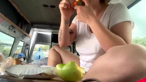 Snapshot of loveyourkittty chatting on 03.09.25 StacyMaeWish online show from 03.09.25