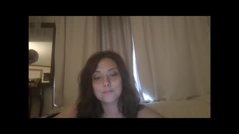 Snapshot of lovieelou chatting on 03.27.26 lovieelou online show from 03.27.26