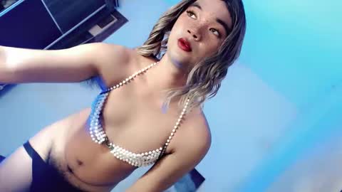 Snapshot of lovingmonaru969 chatting on 10.29.25 Lovingmonaru969 online show from 10.29.25