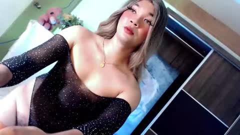 Snapshot of lovingmonaru969 chatting on 11.21.25 Lovingmonaru969 online show from 11.21.25