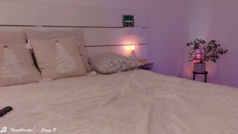 Snapshot of lowfreqsiren chatting on 02.02.25 . online show from 02.02.25