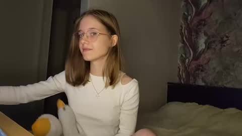 Snapshot of lowress chatting on 03.06.25 Karmell online show from 03.06.25